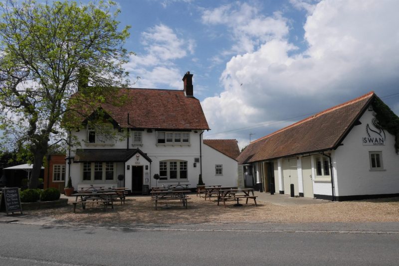 The Swan Salford, The Swan is an attractive Edwardian pub in a lovely village setting, just 10 minutes from central Milton Keynes and just 1 mile from junction 13 of the M1.