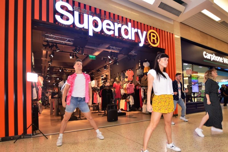Flash mobs showcase the hottest summer trends at The Mall Luton
