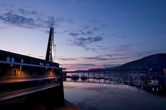 Scandic Ishavshotel at night
